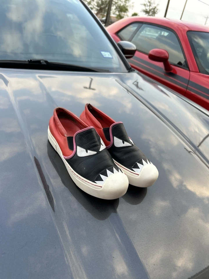 Zapatillas bajas Fendi Monster para mujer Foto 1 de 4