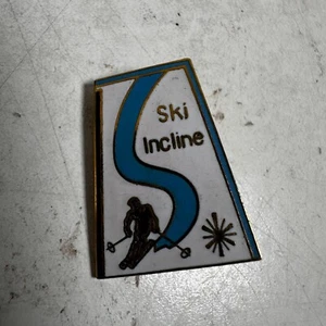 Vintage Ski Incline Logo White Blue Enamel Classic Retro Souvenir Brooch Pin - Picture 1 of 2