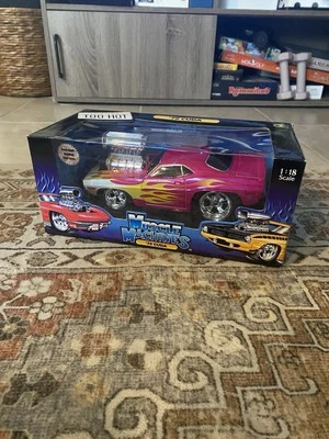 1/18 FUNLINE MUSCLE MACHINES PINK W/ FLAMES '70 PLYMOUTH CUDA - Image 1 of 4