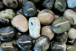 Six Chytha Tumbled Stones 20-25mm Serpentine Jade Combo Reiki Healing Crystal - Picture 1 of 3