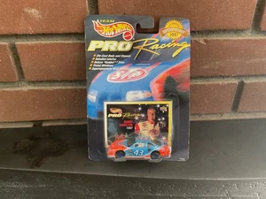 Hot Wheels Pro Racing Bobby Hamilton STP 43 1997 First Edition New In Package - Picture 1 of 4