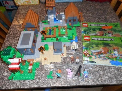 LEGO Minecraft - The Village 21128 - 100% Complete with Manuals NO Box - Image 1 of 4