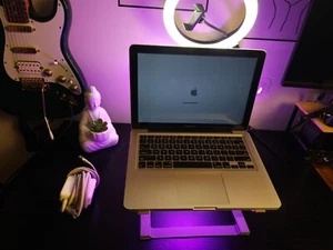 Apple MacBook Pro (128GB SSD, Intel i5-3210M, 2.50 GHz, 8GB) Laptop - Silver - Picture 1 of 3