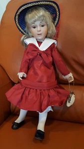 NEU US Historical Society Porzellanpuppe 15" Renoir "junges Mädchen mit blauem Hut" - Bild 1 von 11