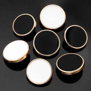 6 PC / Brody Resin Buttons - Picture 1 of 20