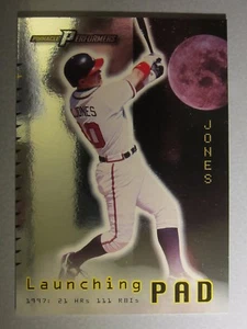 *1:9 Packs* 1998 Pinnacle Performers Launching Pad #10 Chipper Jones - Bild 1 von 2