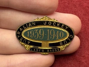 Original Vintage 1939-1940 AUSTRALIAN JOCKEY CLUB (LADY'S) Enamel Badge - Picture 1 of 6