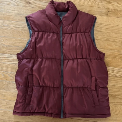 Old Navy Vest Vintage Men’s Large Burgundy Puffer Quilted Hiking Outdoor Holiday - Image 1 of 4