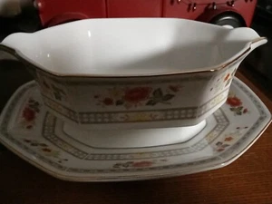 Mikasa Gravy Boat - Picture 1 of 3