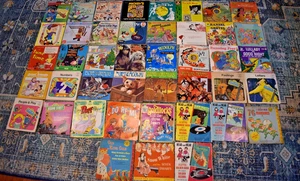 Lot of 43 Childrens 7" 45's 33 1/3, Several with books - Picture 1 of 17
