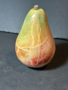 De colección Pera Piedra de Alabastro Mármol Fruta Madera Tallo Rojo Amarillo Naranja Verde - Imagen 1 de 5