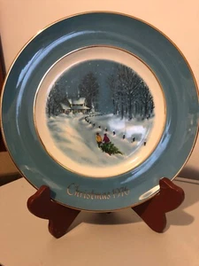 WEIHNACHTSTELLER 1976 DRITTE AUFLAGE "BRINGING HOME THE TREE " AVON - Bild 1 von 4