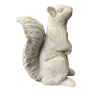 Betonfigur Eichhörnchen SKIPPY - handgefertigte Dekoration für Garten und Haus - Bild 1 von 5