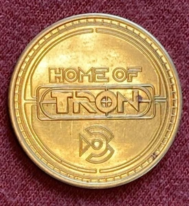 TRON 2010 SDCC FLYN'S ARCADE HOME OF TRON TOKEN DISNEY CALIFORNIA - Foto 1 di 2