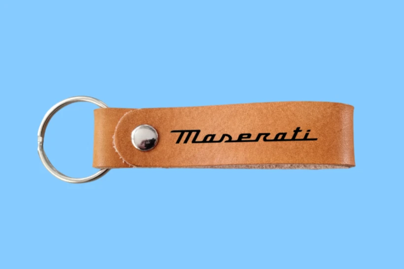 Maserati Car Logo Hand Made Laser Engraved Leather Key Fob Keyring - Immagine 1 di 1