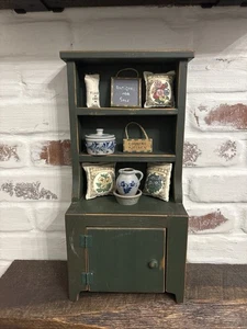 SELTEN 15" Holz Stall mit Mini Zubehör Vintage Rowe Keramik, Kissen/Schilder-Bauernhaus - Bild 1 von 22