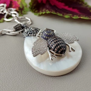 Real White Sea Shell Teardrop Cz Pave Bee Pendant Chain Necklace Party - Picture 1 of 8