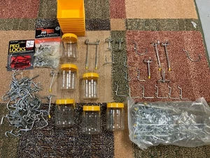 Lochwand Haken - 150+ Schwerlast Werkzeug Organizer für Garage. Bonus Aufbewahrungsbehälter - Bild 1 von 4