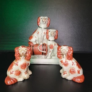 SUPERBO TRIO: METÀ 19°C STAFFORDSHIRE RUSSET RED & WHITE SPANIEL DOGS c1850s come nuovo - Foto 1 di 20