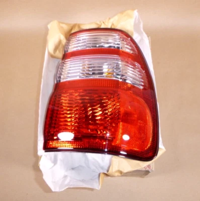 Luz trasera combinada de cuarto de panel derecho Toyota Land Cruiser 2003-2005 OEM Foto 1 de 4