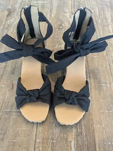 UGG Sandalo Yarrow Platform Zeppa Nero NUOVO Donna 7 - Foto 1 di 7
