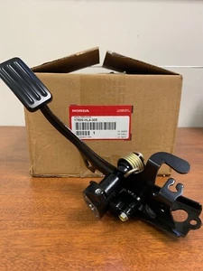 NEW OEM Honda Accelerator Gas Throttle Pedal Assembly Pioneer 1000 17800-HL4-305 - Picture 1 of 8