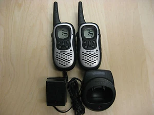 Juego de 2 walkie talkies radio bidireccional Uniden GMR1088-2CK - Imagen 1 de 12