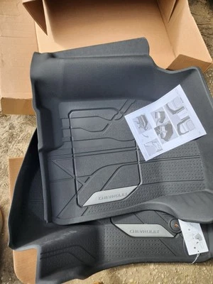  Tapetes de assoalho dianteiros e traseiros All Weather GM e Chevy 2016 lançados 2024 - Imagem 1 de 4