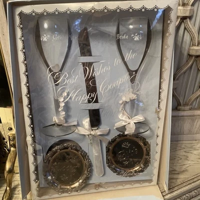 Copas de champán vintage de novia y novio, cuchillo, posavasos. Treasure Masters 1975 Foto 1 de 4