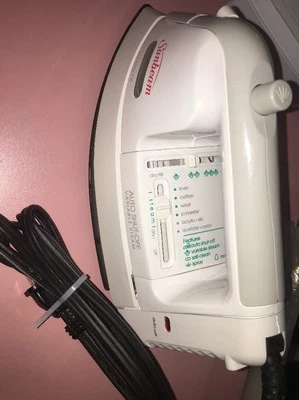 Plancha seca y vapor Sunbeam Classic 3957 parte inferior antiadherente Foto 1 de 3