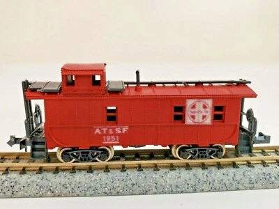VINTAGE N SCALE MINITRIX TRIX 3272 RED CABOOSE AT&SF 1951 WITH ORIGINAL BOX - Image 1 of 4