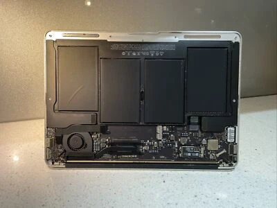 Apple MacBook Air 6 13.3" (Early2014) Core i5 1.4Ghz, 4GB RAM, A1466, NO SSD #36 - Image 1 of 4