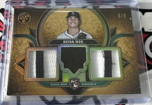Parche triple Bryan Woo reliquia equipo novato Topps Triple Threads 2024/9 - Imagen 1 de 2