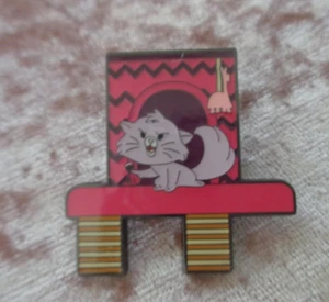Loungefly / Disney - Cats Tower House - Yzma - Mystery Box Puzzle Pin - Picture 1 of 1