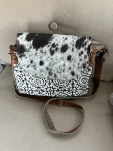 Bolso Bandolera Myra Blanco Negro Piel de Vaca Solapa Occidental Cartera Piel - Imagen 1 de 3