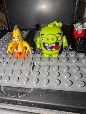 🐦 Lego Angry Birds Película Minifigura Portabrocas y Lengua de Cerdo Verde Colgando  Foto 1 de 4