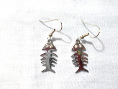 FISH BONE SKELETON with CRYSTAL EYES PAIR EARRINGS FISHY FISH BONES - Изображение 1 из 2