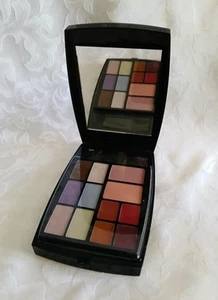 Avon All Over Color Makeup Palette - Picture 1 of 3