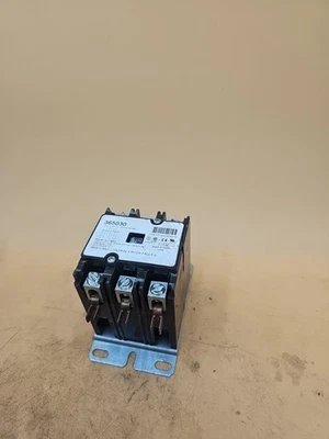 Contactor trifásico Hartland Controls 365030 30 Amp. Bobina de 15 HP 480v 24 VAC Foto 1 de 4