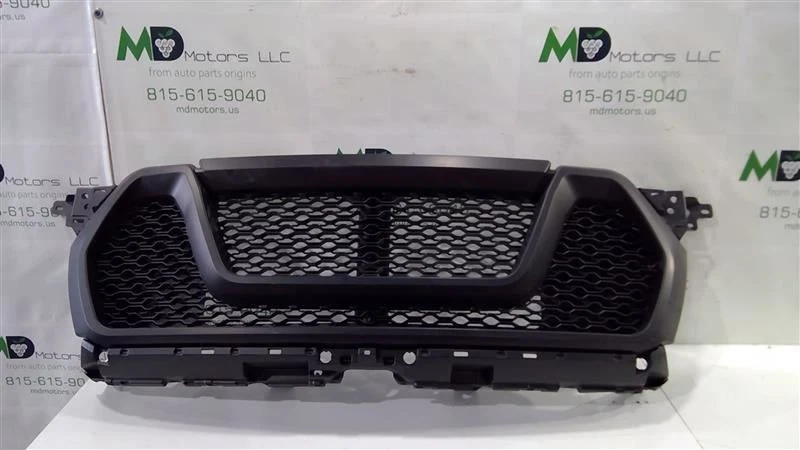 RAM 1500 2019-2021 PARACHOQUES DELANTERO RADIADOR PARRILLA CENTRAL OEM 68405010AA Foto 1 de 4