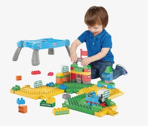 Mega Bloks Thomas & Friends Busy Day at Knapford Table - Picture 1 of 3