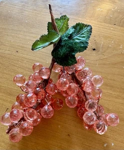 Vintage Plexiglas rosa Traube Trauben facettiert Acryl Kunststoff Blätter & Stiele - Bild 1 von 2