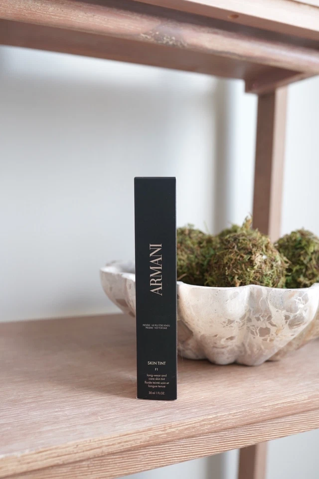 Giorgio Armani Golden Hour 24HR Lightweight Skin Tint F1 Neutral Pink - Image 1 of 1