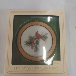 1982 Hallmark Cardinals 1st in Holiday Wildlife Series Ornament w/ opened box - Picture 1 of 8