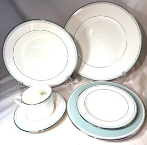 NEU MIT ETIKETT LENOX 6-TEILIGES GEDECK FEDERAL PLATINBLAU + SUPPE - KOSTENLOSER VERSAND - Bild 1 von 5