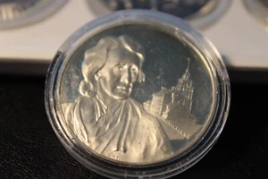 Silver Coin JOHN LOCKE 1632-1704 ONE OF THE MOST INFLUENTIAL PHILISOPHERS - Picture 1 of 10