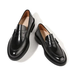 Mocasines Firenze Atelier para hombre de cuero negro pulido con punta de centavo - Imagen 1 de 23