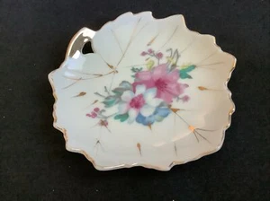 Leaf-Shaped Porcelain Candy/Nut Dish Hand-Decorated Japan w/Gold Trim - 4 3/4" - Picture 1 of 4