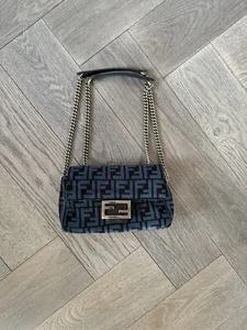FENDI Baguette-Tasche NEUWERTIG - Bild 1 von 10