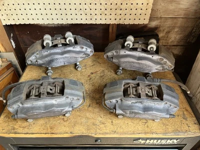 Pinças de freio dianteiras e traseiras Brembo Chevrolet Camaro SS 2011 fabricante de equipamento original - Imagem 1 de 4